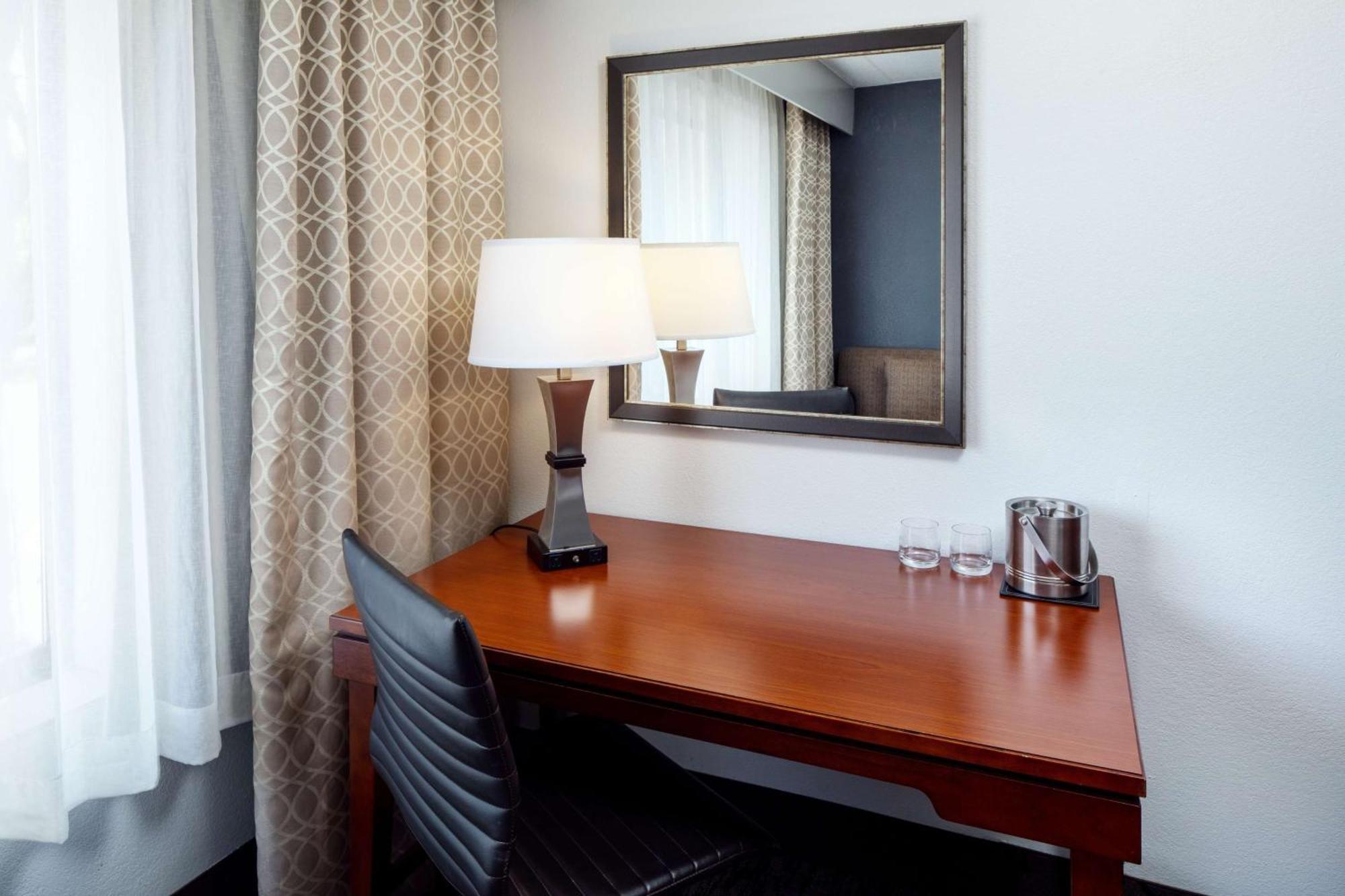 Doubletree By Hilton Princeton Exteriör bild